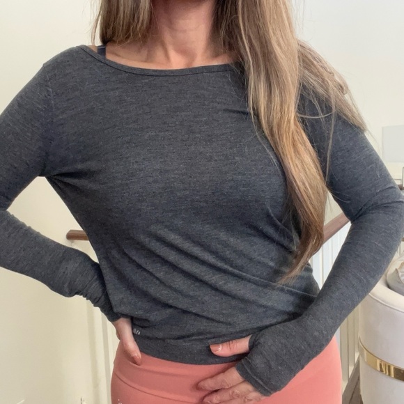 Forever21 Cut Out Open Back Long Sleeve Gray Workout Top T- Shirt Activewear XS - Picture 3 of 11